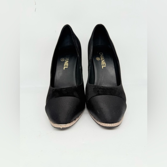Chanel 2016 Black Suede Leather Satin CC Cap Toe Logo Metallic Heel Pumps EU 41 - Picture 4 of 14